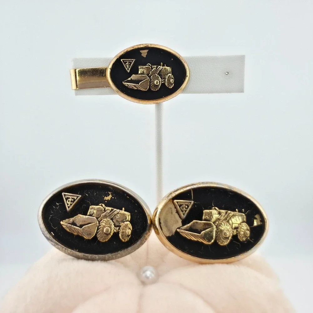 Vtg TRACTOMOTIVE CORP. Tie Clip Cufflink Set Bulldozer Black Enamel Gold Tone